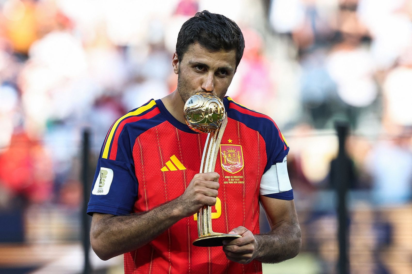 记者：罗德里并没有与皇马闹僵，他选择巴萨后曾致电告知皇马