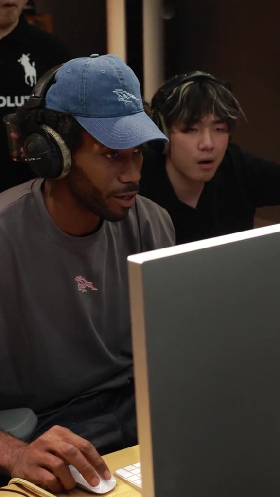 唱跳Rap篮球！说唱歌手Top Barry晒出与伦纳德的互动视频